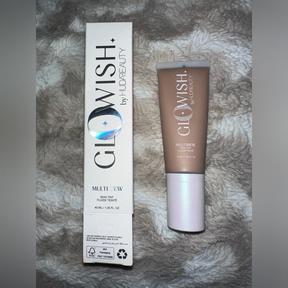 Huda Beauty GloWish Multidew Vegan Skin Tint Foundation